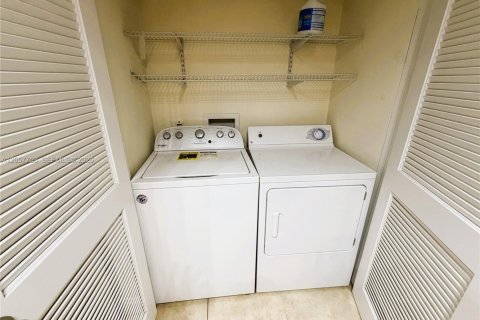 Condo in Miami, Florida, 3 bedrooms № 2245051 - photo 16
