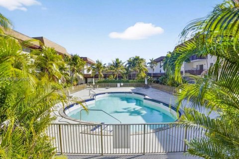 Condo in Miami, Florida, 3 bedrooms № 2245051