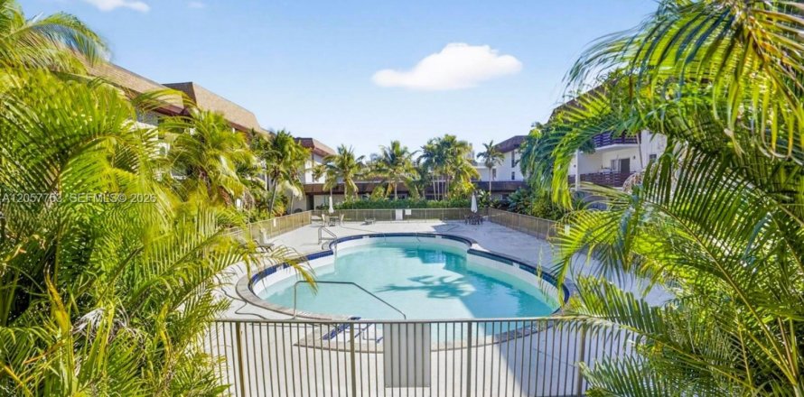 Condo in Miami, Florida, 3 bedrooms № 2245051