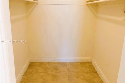 Condo in Miami, Florida, 3 bedrooms № 2245051 - photo 13
