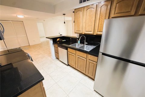 Condo in Miami, Florida, 3 bedrooms № 2245051 - photo 4