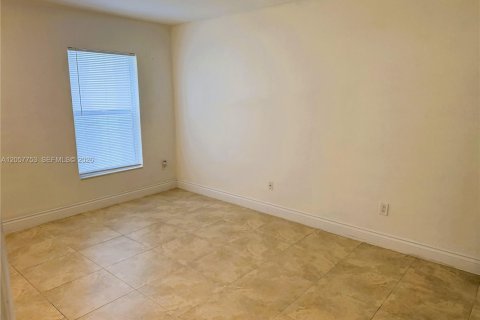 Condo in Miami, Florida, 3 bedrooms № 2245051 - photo 11