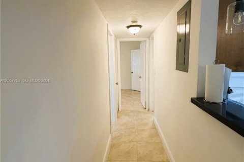 Condo in Miami, Florida, 3 bedrooms № 2245051 - photo 9