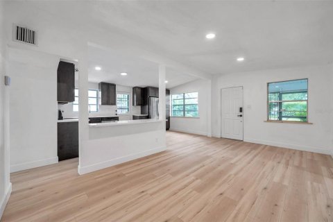 Casa en venta en Saint Petersburg, Florida, 3 dormitorios, 96.9 m2 № 1810754 - foto 4
