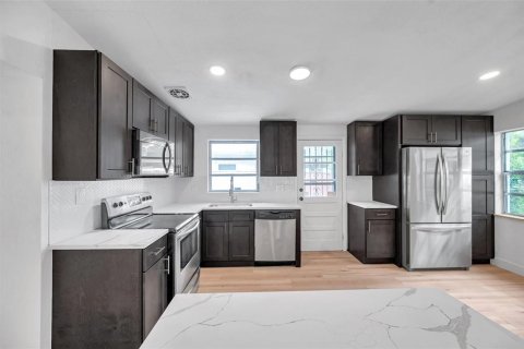 Casa en venta en Saint Petersburg, Florida, 3 dormitorios, 96.9 m2 № 1810754 - foto 9