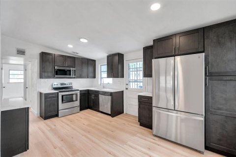 Casa en venta en Saint Petersburg, Florida, 3 dormitorios, 96.9 m2 № 1810754 - foto 5