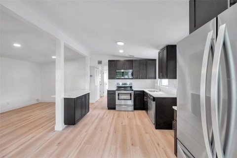 Casa en venta en Saint Petersburg, Florida, 3 dormitorios, 96.9 m2 № 1810754 - foto 6