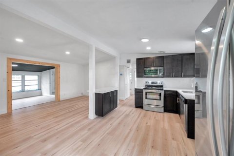 Casa en venta en Saint Petersburg, Florida, 3 dormitorios, 96.9 m2 № 1810754 - foto 7