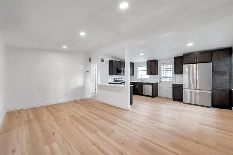 Casa en venta en Saint Petersburg, Florida, 3 dormitorios, 96.9 m2 № 1810754 - foto 3