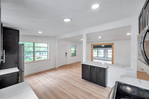 Casa en venta en Saint Petersburg, Florida, 3 dormitorios, 96.9 m2 № 1810754 - foto 8