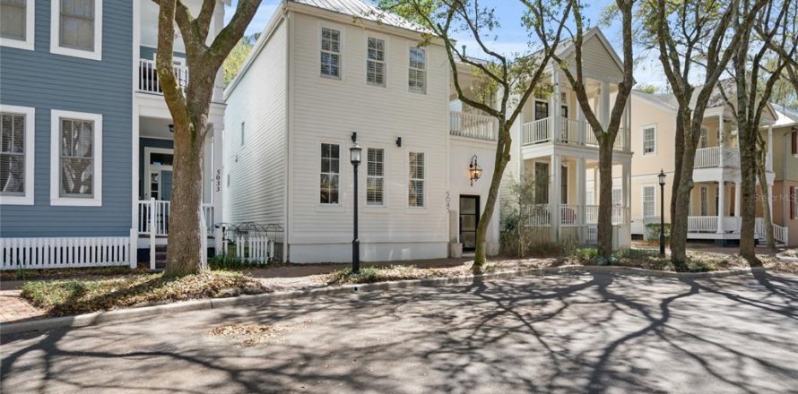 Commercial property in Gainesville, Florida 3 bedrooms, 247.21 sq.m. № 1880756