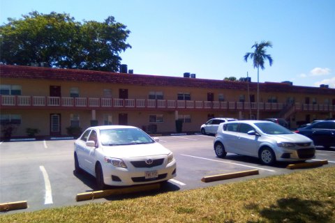 Condominio en alquiler en Boca Raton, Florida, 2 dormitorios, 97.55 m2 № 1136425 - foto 1