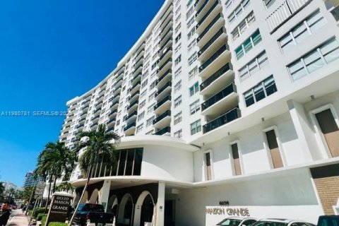 Condo in Miami Beach, Florida, 2 bedrooms  № 2043147