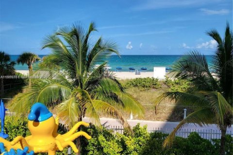 Condo in Miami Beach, Florida, 2 bedrooms  № 2043147 - photo 6