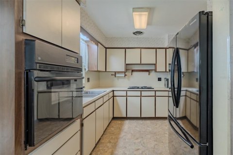 House in Brandon, Florida 2 bedrooms, 128.95 sq.m. № 2304502 - photo 8
