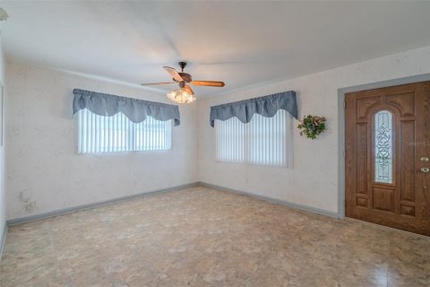 House in Brandon, Florida 2 bedrooms, 128.95 sq.m. № 2304502 - photo 10