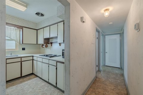 House in Brandon, Florida 2 bedrooms, 128.95 sq.m. № 2304502 - photo 13