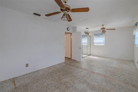 House in Brandon, Florida 2 bedrooms, 128.95 sq.m. № 2304502 - photo 17