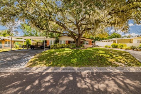 House in Brandon, Florida 2 bedrooms, 128.95 sq.m. № 2304502 - photo 3