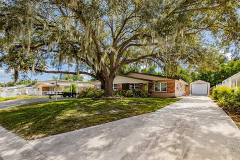 House in Brandon, Florida 2 bedrooms, 128.95 sq.m. № 2304502 - photo 5