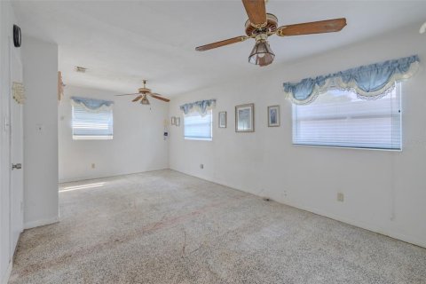 House in Brandon, Florida 2 bedrooms, 128.95 sq.m. № 2304502 - photo 16