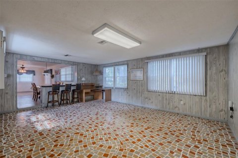 House in Brandon, Florida 2 bedrooms, 128.95 sq.m. № 2304502 - photo 12