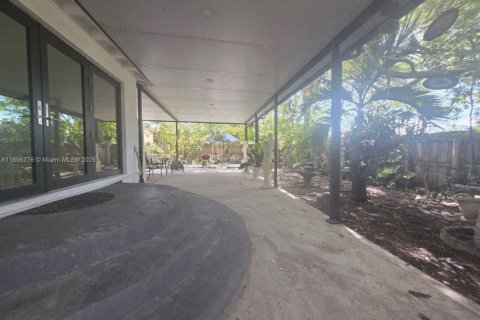 Casa en alquiler en Miami, Florida, 2 dormitorios, 146.32 m2 № 1950314 - foto 7