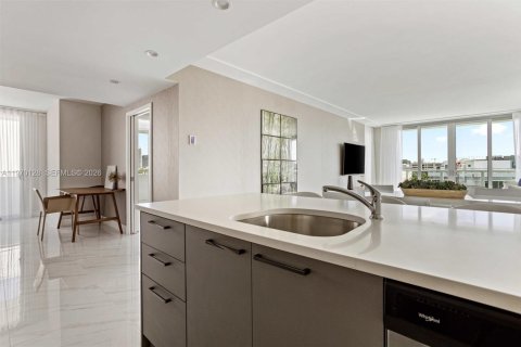 Condominio en venta en Bay Harbor Islands, Florida, 3 dormitorios № 2030853 - foto 2