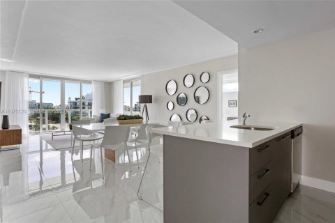 Condominio en venta en Bay Harbor Islands, Florida, 3 dormitorios № 2030853 - foto 3