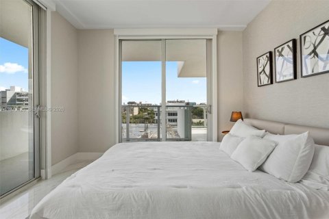 Condominio en venta en Bay Harbor Islands, Florida, 3 dormitorios № 2030853 - foto 19