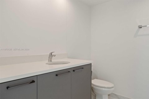 Condominio en venta en Bay Harbor Islands, Florida, 3 dormitorios № 2030853 - foto 16