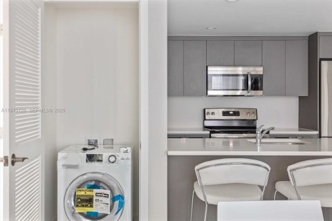 Condominio en venta en Bay Harbor Islands, Florida, 3 dormitorios № 2030853 - foto 23