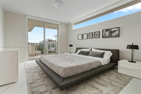 Condominio en venta en Bay Harbor Islands, Florida, 3 dormitorios № 2030853 - foto 13