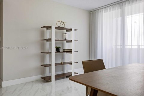 Condominio en venta en Bay Harbor Islands, Florida, 3 dormitorios № 2030853 - foto 12