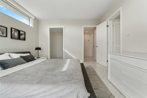 Condominio en venta en Bay Harbor Islands, Florida, 3 dormitorios № 2030853 - foto 15