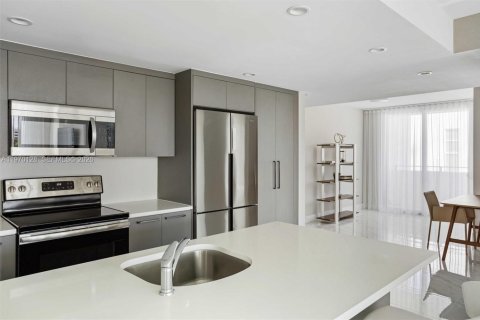 Condominio en venta en Bay Harbor Islands, Florida, 3 dormitorios № 2030853 - foto 6