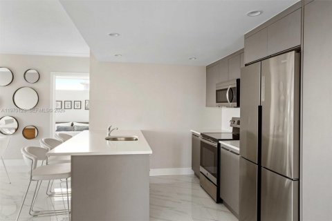 Condominio en venta en Bay Harbor Islands, Florida, 3 dormitorios № 2030853 - foto 5