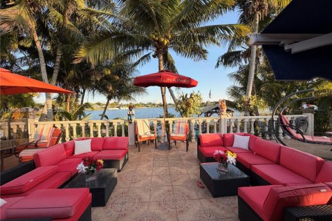 Купить виллу или дом в Майами, Флорида 5 спален, 204.94м2, № 2051597 - фото 10