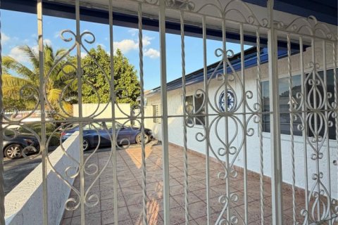 Купить виллу или дом в Майами, Флорида 5 спален, 204.94м2, № 2051597 - фото 4