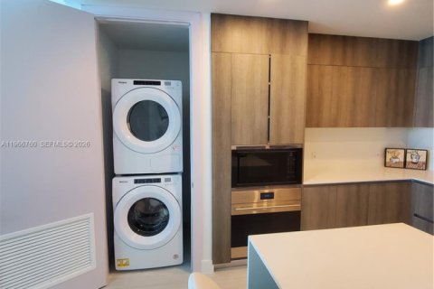Condominio en alquiler en Sunny Isles Beach, Florida, 2 dormitorios № 2081342 - foto 29