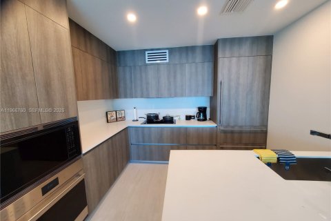 Condominio en alquiler en Sunny Isles Beach, Florida, 2 dormitorios № 2081342 - foto 30