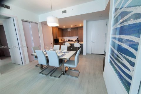 Condominio en alquiler en Sunny Isles Beach, Florida, 2 dormitorios № 2081342 - foto 24