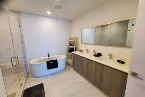 Condominio en alquiler en Sunny Isles Beach, Florida, 2 dormitorios № 2081342 - foto 19