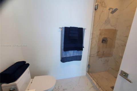 Condominio en alquiler en Sunny Isles Beach, Florida, 2 dormitorios № 2081342 - foto 12