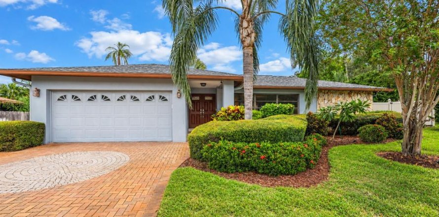 Casa en Dunedin, Florida 3 dormitorios, 181.25 m2 № 2383641