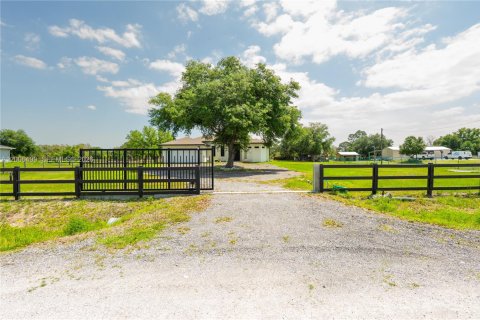 Villa ou maison à vendre à Clewiston, Floride: 3 chambres, 172.43 m2 № 2071013 - photo 4