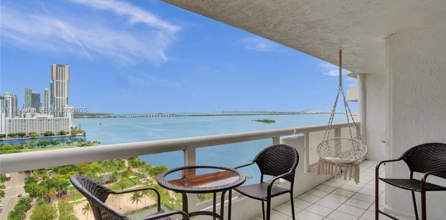 Condominio en Miami, Florida, 2 dormitorios  № 2011813