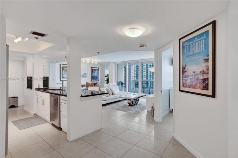 Condominio en alquiler en Miami, Florida, 2 dormitorios, 129.13 m2 № 2011813 - foto 5