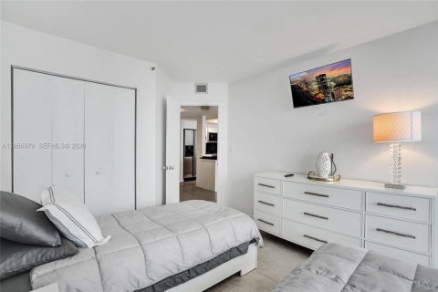 Condominio en alquiler en Miami, Florida, 2 dormitorios, 129.13 m2 № 2011813 - foto 10