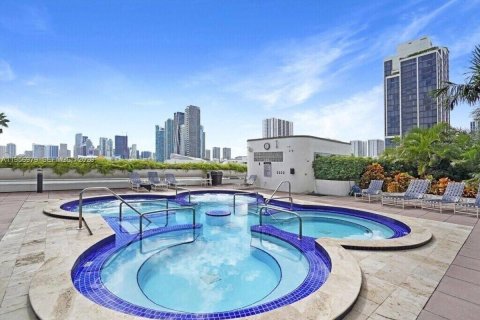 Condominio en alquiler en Miami, Florida, 2 dormitorios, 129.13 m2 № 2011813 - foto 16
